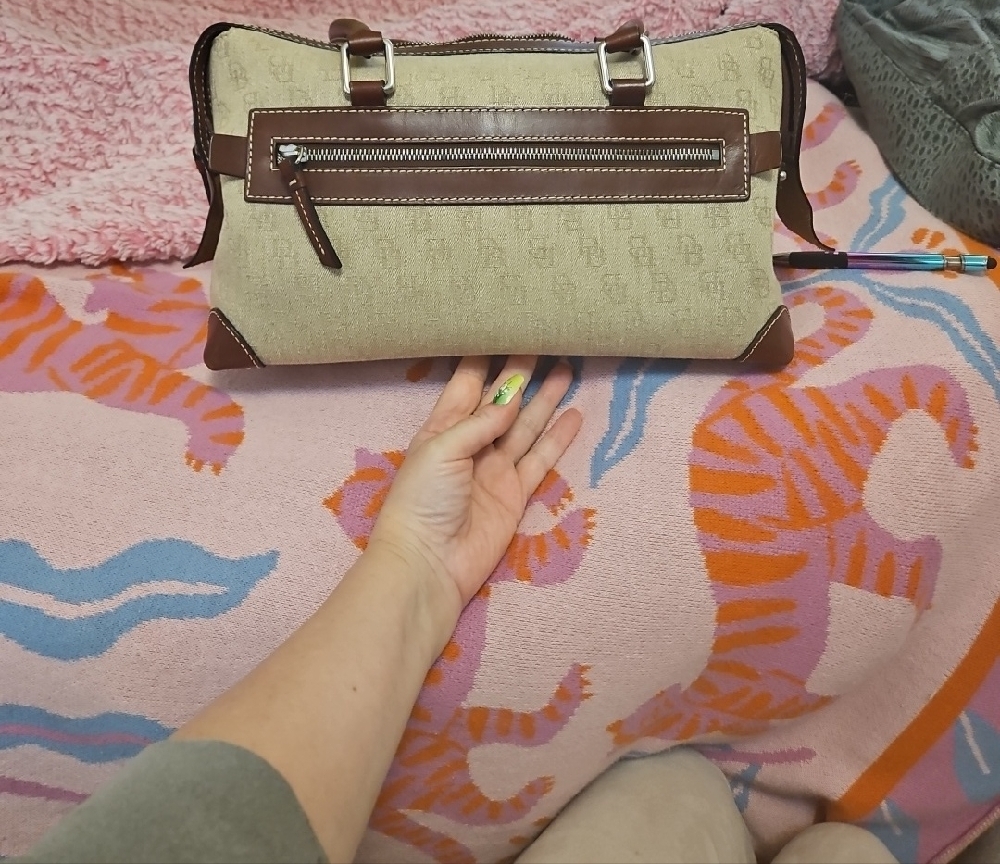 Dooney & Bourke Stylish Beige Fabric and Brown Leather Handbag - Picture 5 of 16